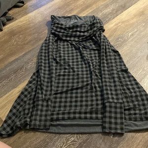 Size M plaid shirt